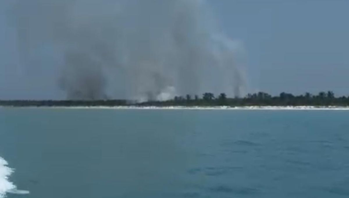 Incendio en la Ensenada Isla grande de Holbox Incendio en la Ensenada Isla grande de Holbox
