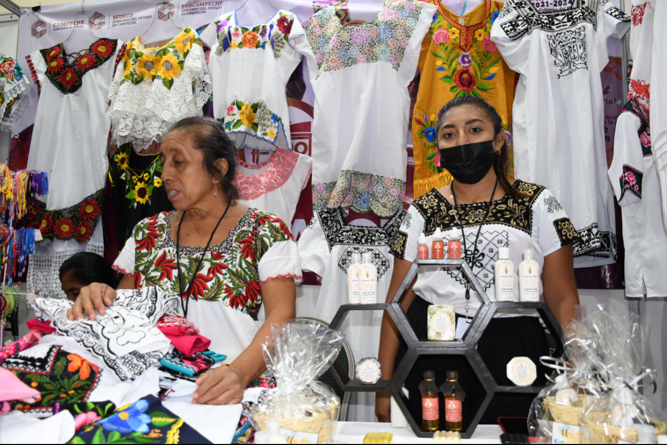 México está infestado de tiendas asiáticas que producen en cantidades industriales y a precios hasta 70 por ciento menores. México está infestado de tiendas asiáticas que producen en cantidades industriales y a precios hasta 70 por ciento menores.