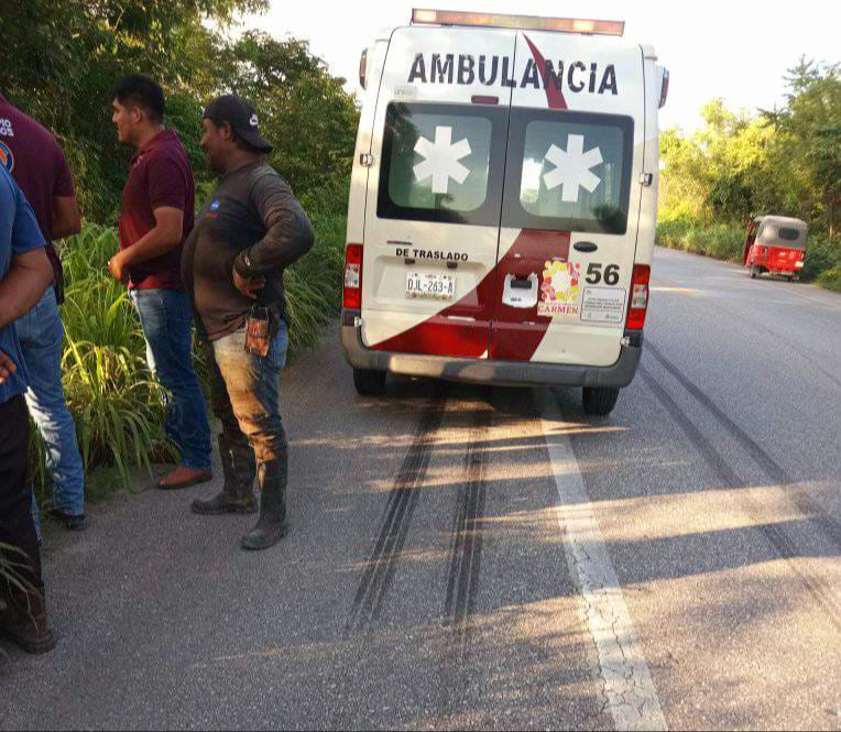 Una ambulancia de la Junta Municipal de Mamantel llegó al lugar para auxiliar. Una ambulancia de la Junta Municipal de Mamantel llegó al lugar para auxiliar.