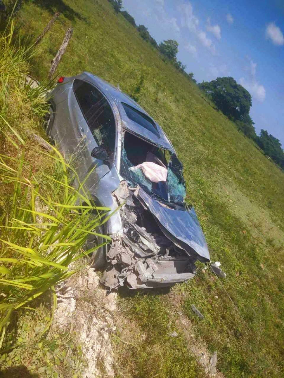 Volcadura de autos tras choque en Villa El Triunfo-El Naranjo