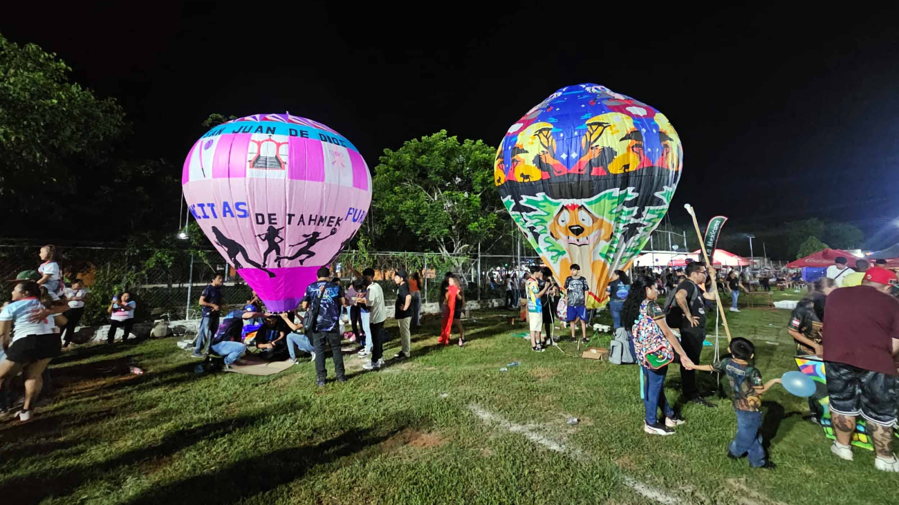 Cientos de visitantes y locales se congregaron en el campo deportivo San Lorenzo de la colonia Libertad para presenciar este espectáculo