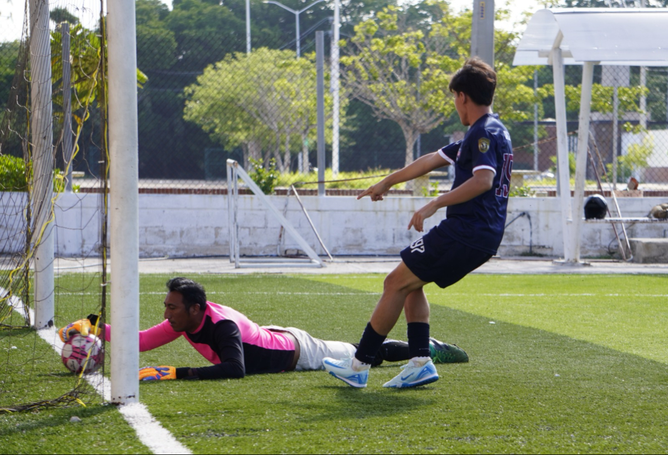 Goleadas y triunfos marcan la jornada dominical en el Campo sintético Lucas-Revolución Fut7 Goleadas y triunfos marcan la jornada dominical en el Campo sintético Lucas-Revolución Fut7