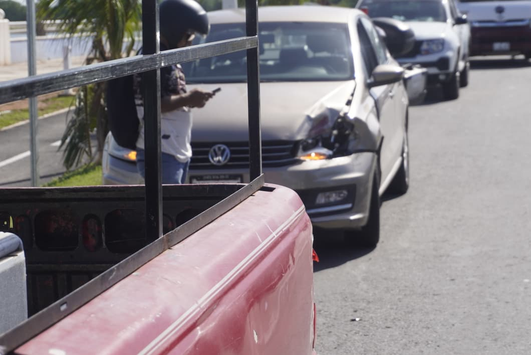 Sin lesionados tras percance vial en la avenida Fundadores Sin lesionados tras percance vial en la avenida Fundadores