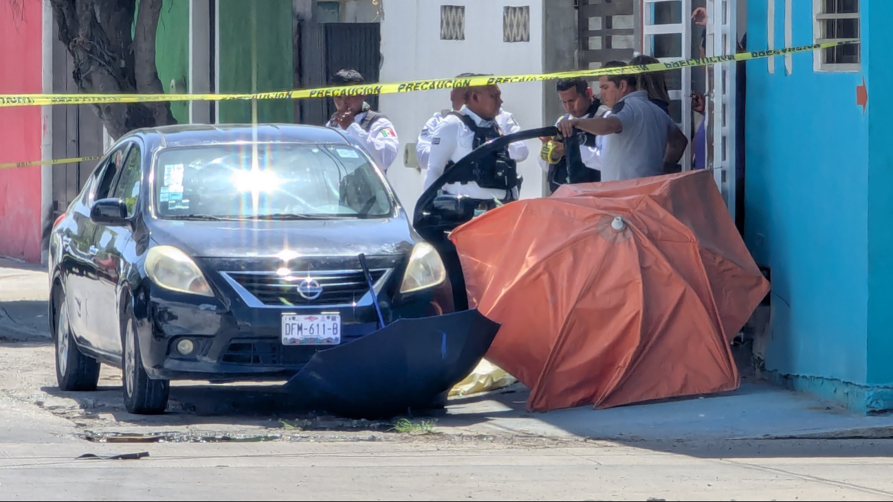 Un hombre de 44 años fue asesinado a balazos afuera de su domicilio en la colonia Compositores de Campeche. Un hombre de 44 años fue asesinado a balazos afuera de su domicilio en la colonia Compositores de Campeche.