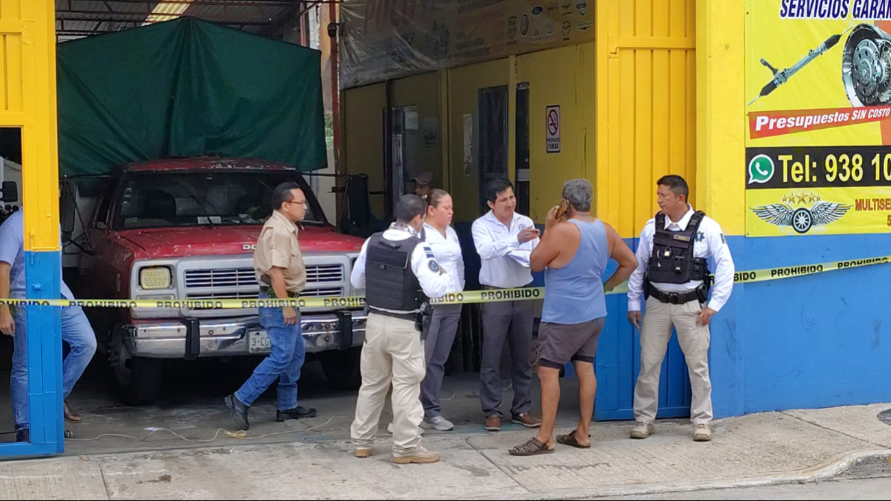 Autoridades judiciales ejecutaron un desalojo en el taller “Polo Transmisiones” en la colonia Francisco I. Madero, Ciudad del Carmen. Autoridades judiciales ejecutaron un desalojo en el taller “Polo Transmisiones” en la colonia Francisco I. Madero, Ciudad del Carmen.