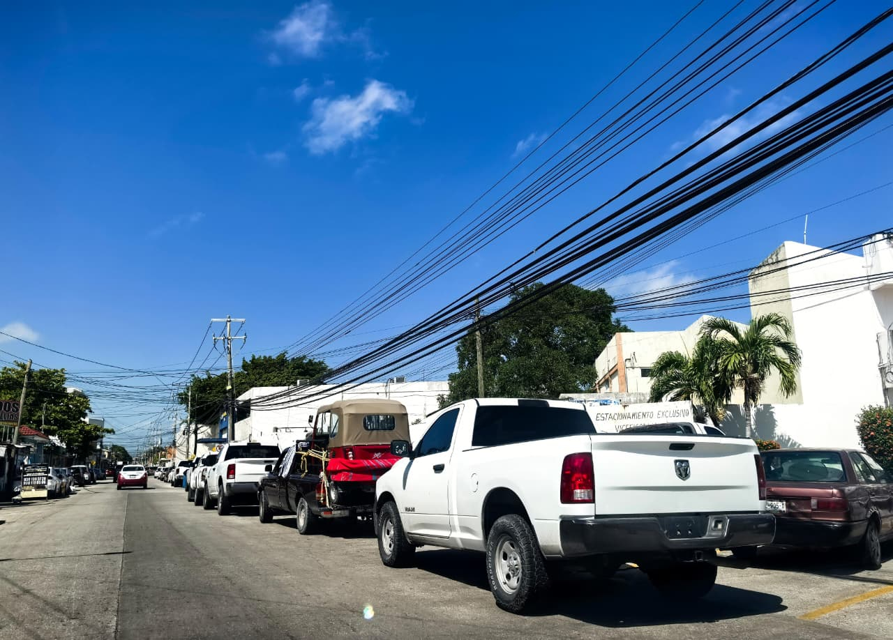 Las autoridades municipales siguen retirando automóviles abandonados, pero ignoran vehículos oficiales de la Vicefiscalía Las autoridades municipales siguen retirando automóviles abandonados, pero ignoran vehículos oficiales de la Vicefiscalía