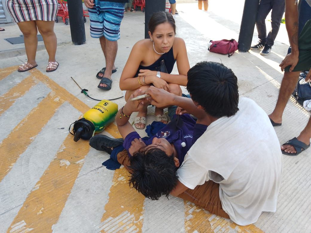 Presuntos fumigadores entran a edificios a robar, uno de ellos es lesionado por ciudadanos en Quintana Roo Presuntos fumigadores entran a edificios a robar, uno de ellos es lesionado por ciudadanos en Quintana Roo