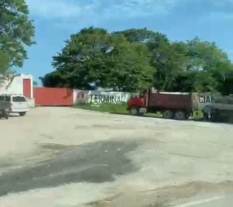 Sin bloqueos, volqueteros de Campeche reclaman oportunidades laborales en cementera Cruz Azul Sin bloqueos, volqueteros de Campeche reclaman oportunidades laborales en cementera Cruz Azul