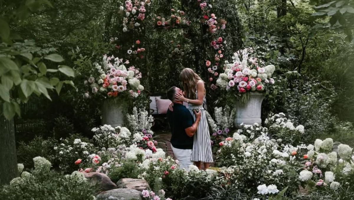 Taylor Swift y Travis Kelce anuncia su compromiso con lujoso anillo Taylor Swift y Travis Kelce anuncia su compromiso con lujoso anillo