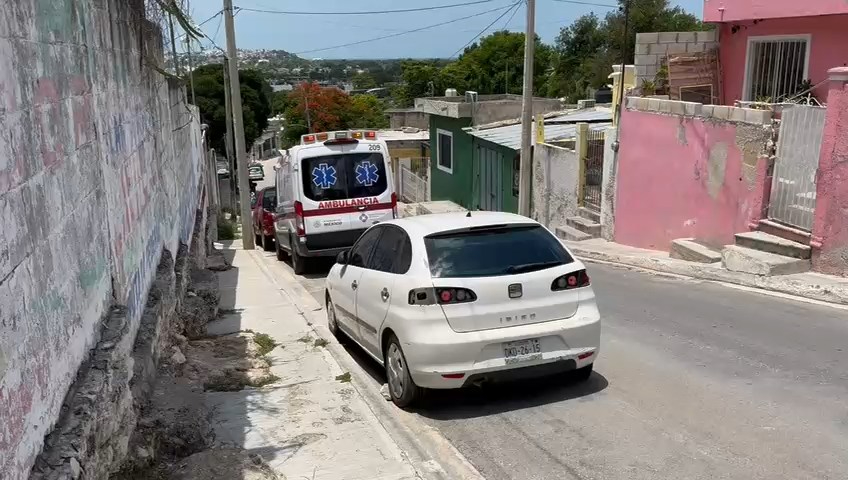 Accidente en la colonia Tomás Aznar: sujeto se descalabra tras caer de una barda