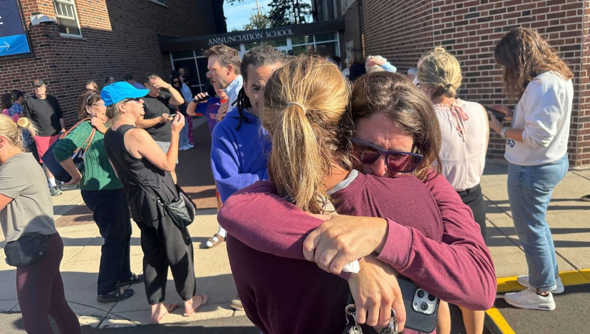 La escuela inició la evacuación de alumnos y personal docente mientras continuaban las labores de seguridad La escuela inició la evacuación de alumnos y personal docente mientras continuaban las labores de seguridad