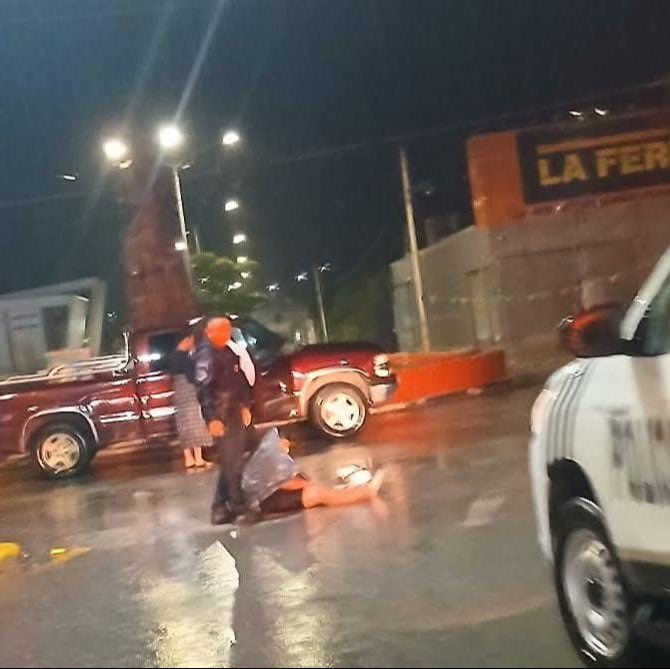 Pareja de jóvenes lesionada tras accidente en la avenida Colosio Pareja de jóvenes lesionada tras accidente en la avenida Colosio