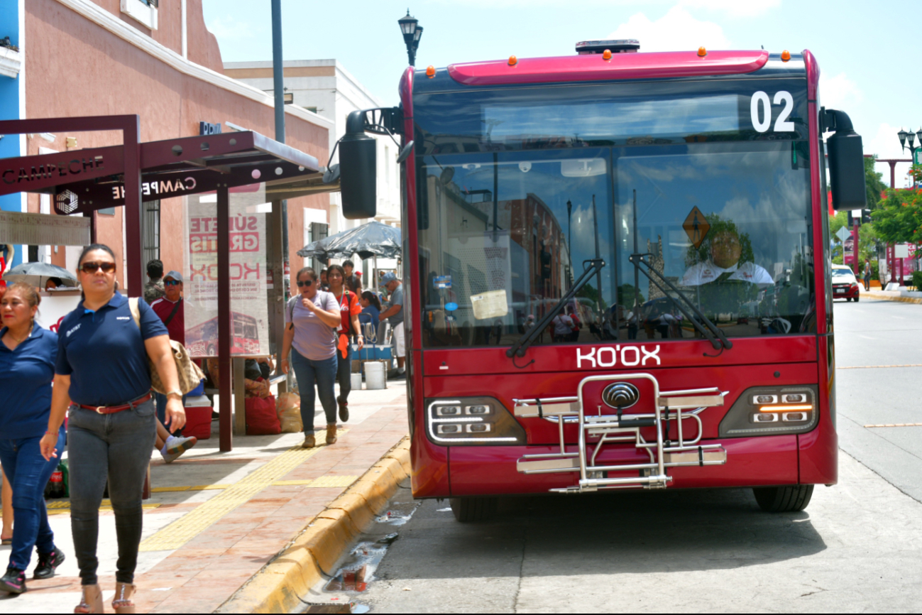 Policía Estatal prohíbe estacionarse en los paraderos del Ko’ox en Campeche. Policía Estatal prohíbe estacionarse en los paraderos del Ko’ox en Campeche.