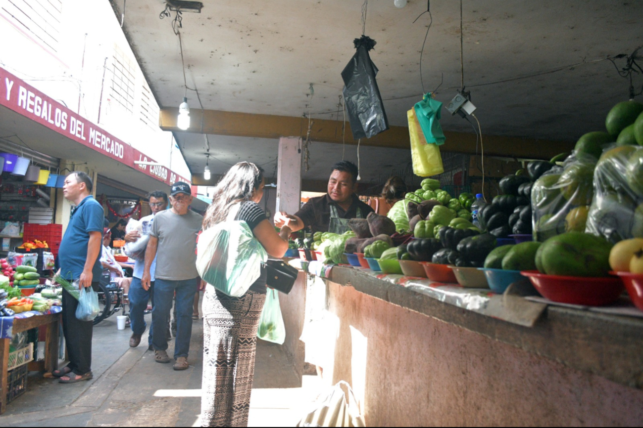 Tres presuntos ladrones fueron detenidos con apoyo de comerciantes e inspectores. Tres presuntos ladrones fueron detenidos con apoyo de comerciantes e inspectores.