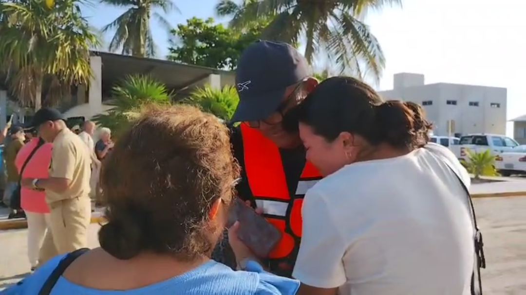 Capitanes cozumeleños regresan con sus familias tras ser rescatados en el Golfo de México Capitanes cozumeleños regresan con sus familias tras ser rescatados en el Golfo de México