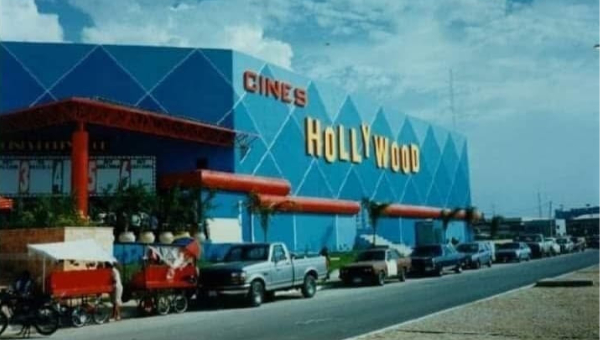 El Cine Hollywood de Campeche abrió en 1994 como el primer cineplex moderno de la ciudad. El Cine Hollywood de Campeche abrió en 1994 como el primer cineplex moderno de la ciudad.