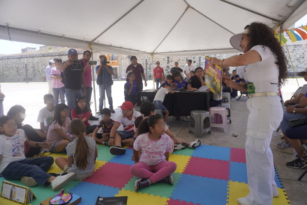 El Librobus recorre los 13 municipios con actividades culturales y venta de ejemplares accesibles. El Librobus recorre los 13 municipios con actividades culturales y venta de ejemplares accesibles.