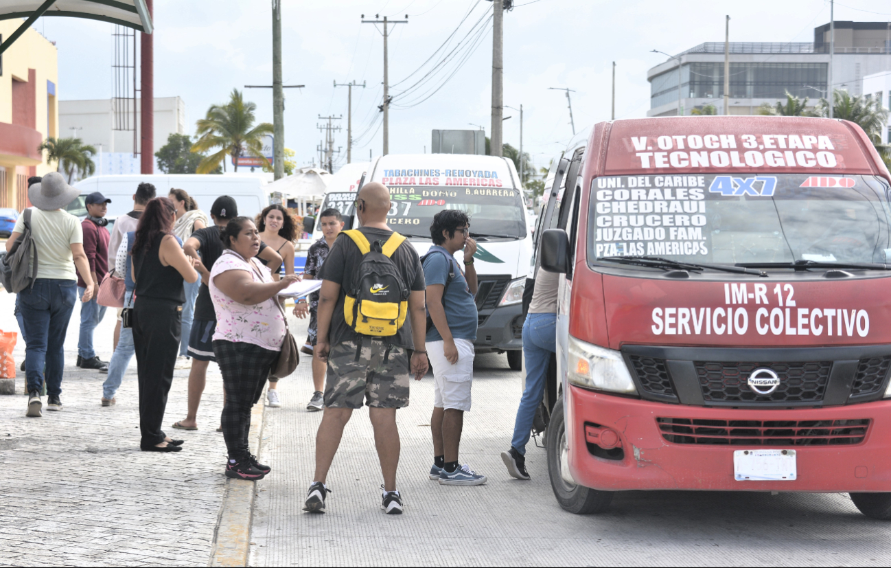 Unidades de transporte circulan llenas, lo que dificulta la movilidad de las personas Unidades de transporte circulan llenas, lo que dificulta la movilidad de las personas