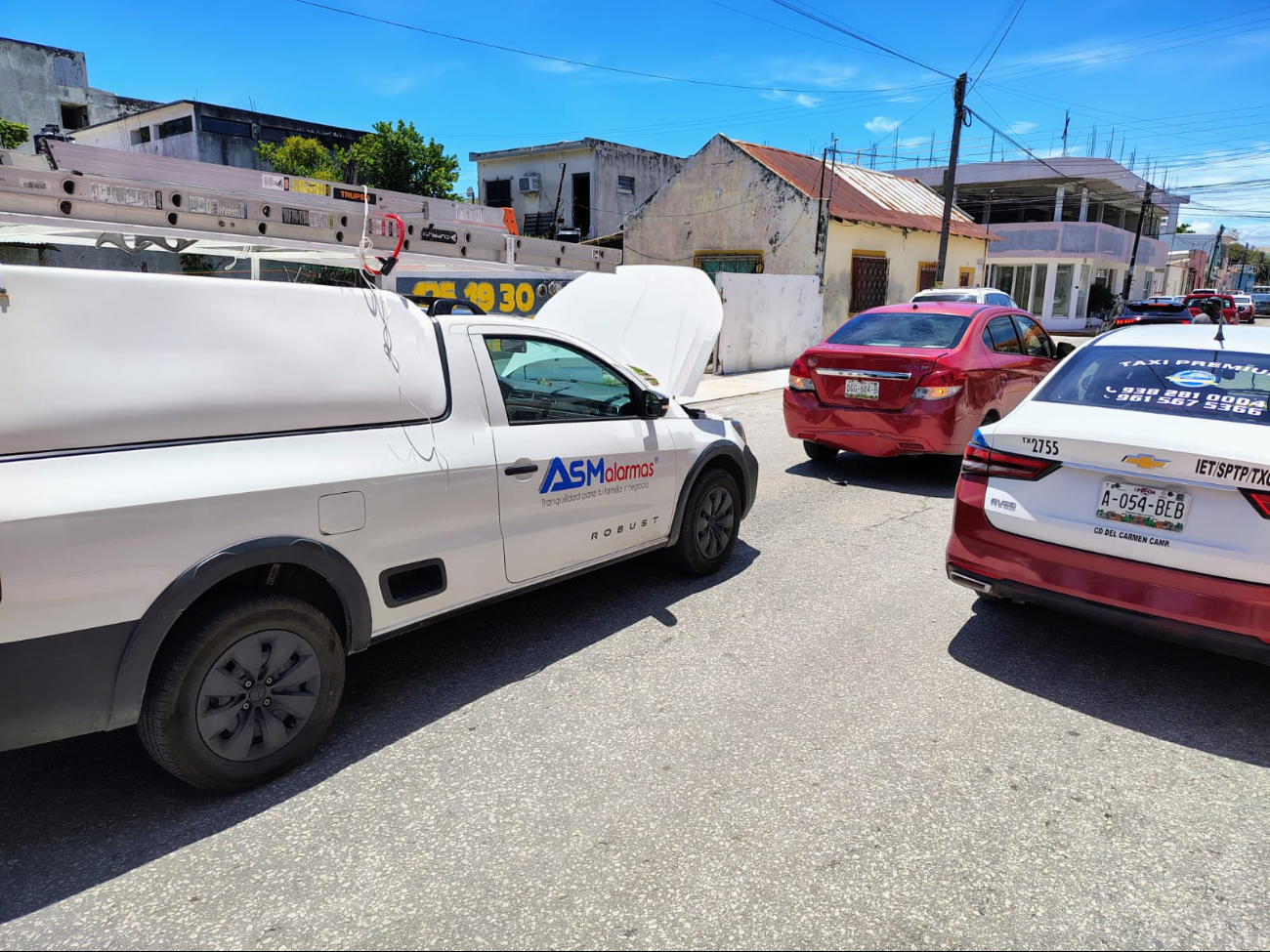 Accidente provocó caos vial en la calle 37 esquina con la 40. Accidente provocó caos vial en la calle 37 esquina con la 40.