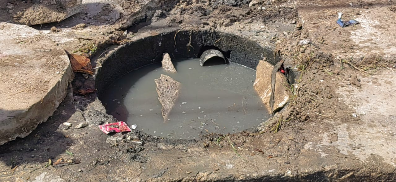 Clausuran un sistema subterráneo para el tratamiento de aguas residuales que estaba en la calle Clausuran un sistema subterráneo para el tratamiento de aguas residuales que estaba en la calle