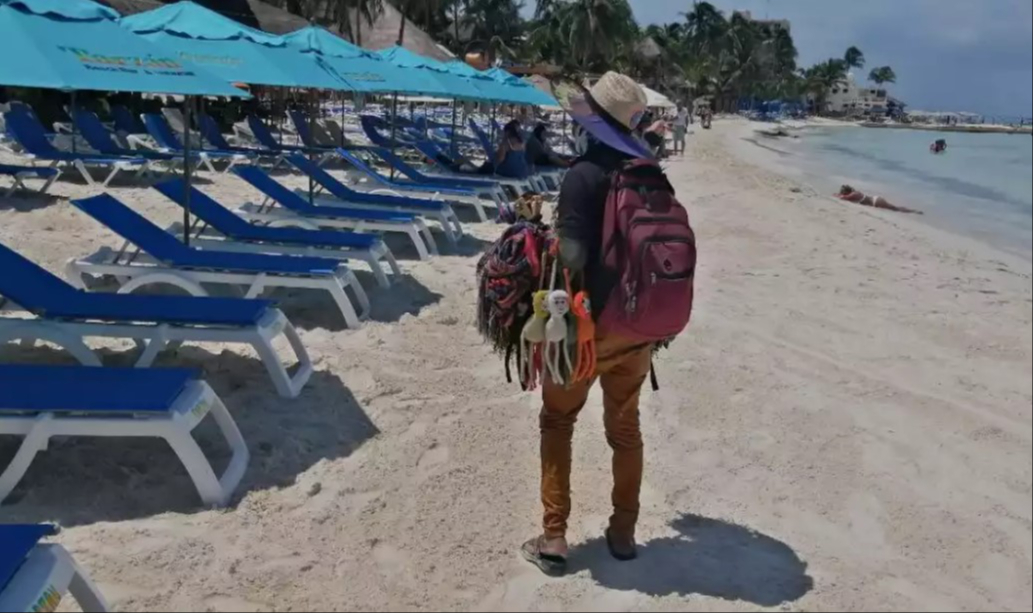 Los vendedores aseguran que el turismo estadounidense es el que más compra Los vendedores aseguran que el turismo estadounidense es el que más compra