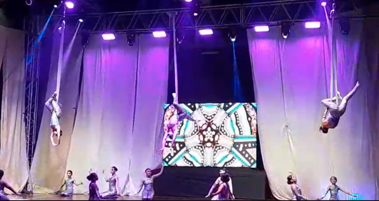 Magia y talento se elevan en el aire con espectáculo de danza en Calkiní