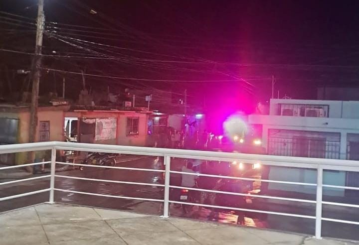 Colchón incendiado desata movilización de bomberos en El Aserradero
