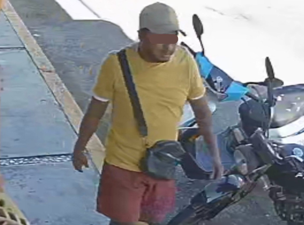 Dos sujetos roban celulares en un puesto de reparación en el Centro; autoridades ya los buscan