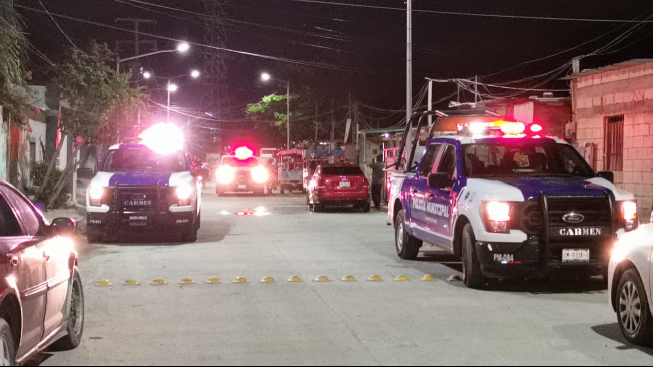 Gran presencia policiaca se registró sobre la calle Mangle, entre Abasolo y Pino. Gran presencia policiaca se registró sobre la calle Mangle, entre Abasolo y Pino.