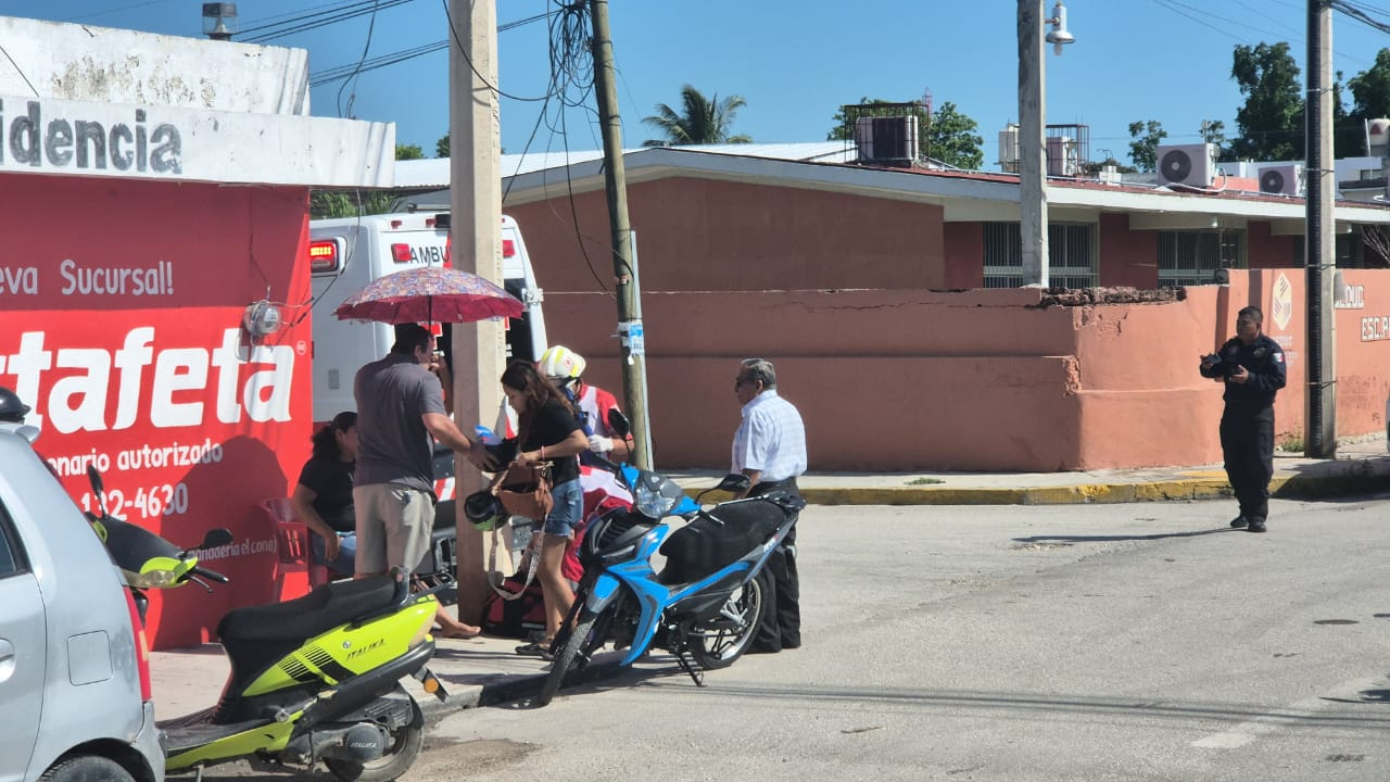 Motociclista termina herida tras ser embestida en cruce de la Colosio en Champotón