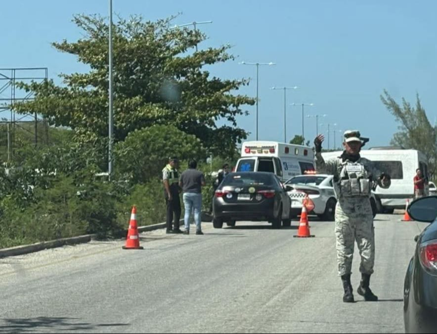 Accidente en carretera hacia Cancún paraliza el tráfico