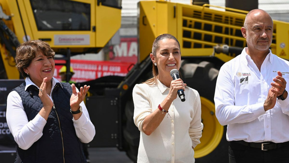La presidenta Claudia Sheinbaum recordó que, de acuerdo con encuestas, uno de los principales problemas que señalan los habitantes es la rehabilitación de caminos La presidenta Claudia Sheinbaum recordó que, de acuerdo con encuestas, uno de los principales problemas que señalan los habitantes es la rehabilitación de caminos