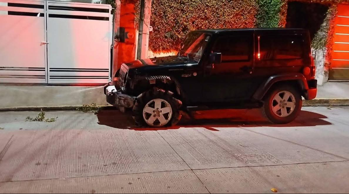 Reportan accidente vial derivado de una persecución vehicular