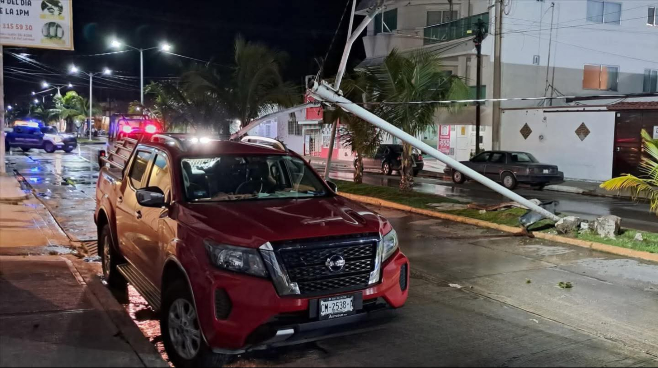 Reportan accidente vial derivado de una persecución vehicular