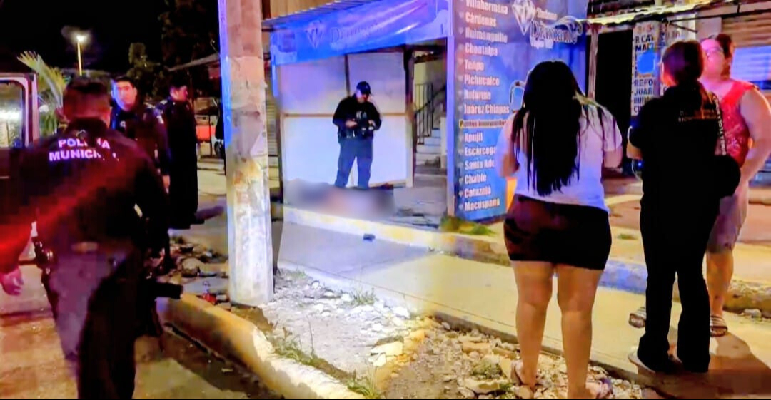 Vecinos de Villas Otoch Paraíso detuvieron y golpearon a un presunto ladrón.