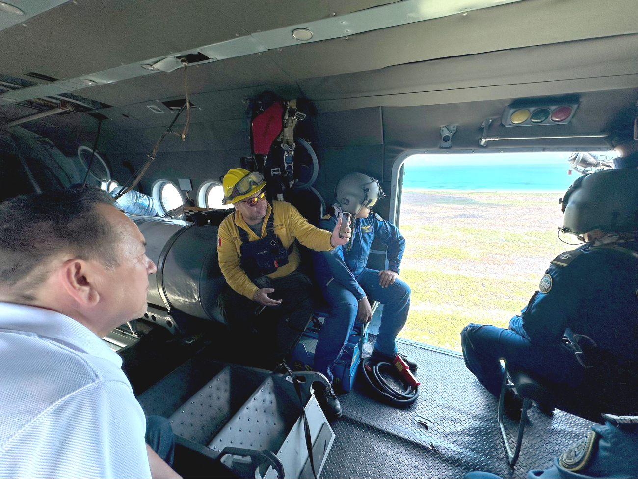 Desde las alturas hacen inspecciones para planear nuevas estrategias de contención Desde las alturas hacen inspecciones para planear nuevas estrategias de contención