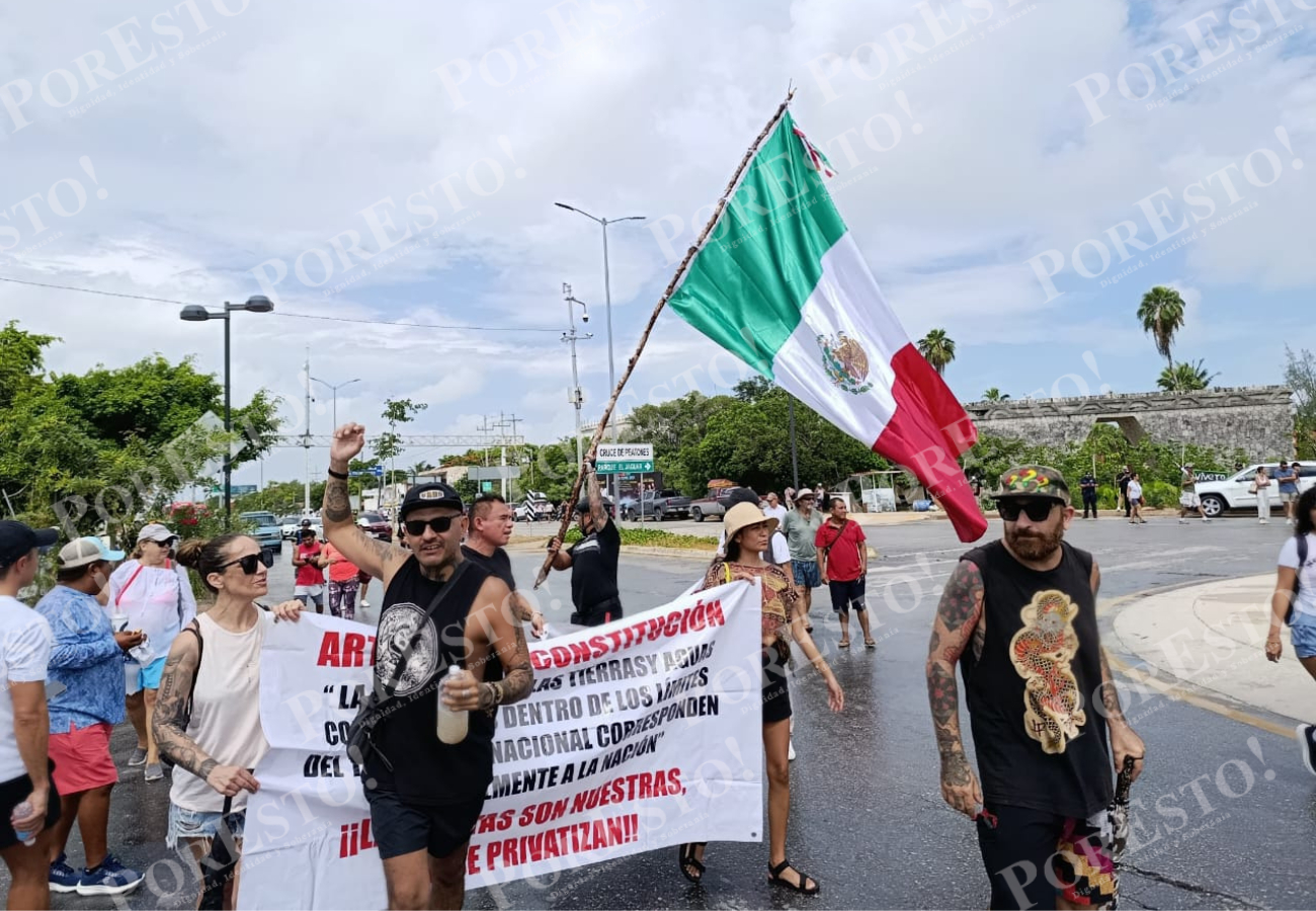 Los manifestantes buscan visibilizar la problemática que enfrentan comerciantes y prestadores de servicios turísticos