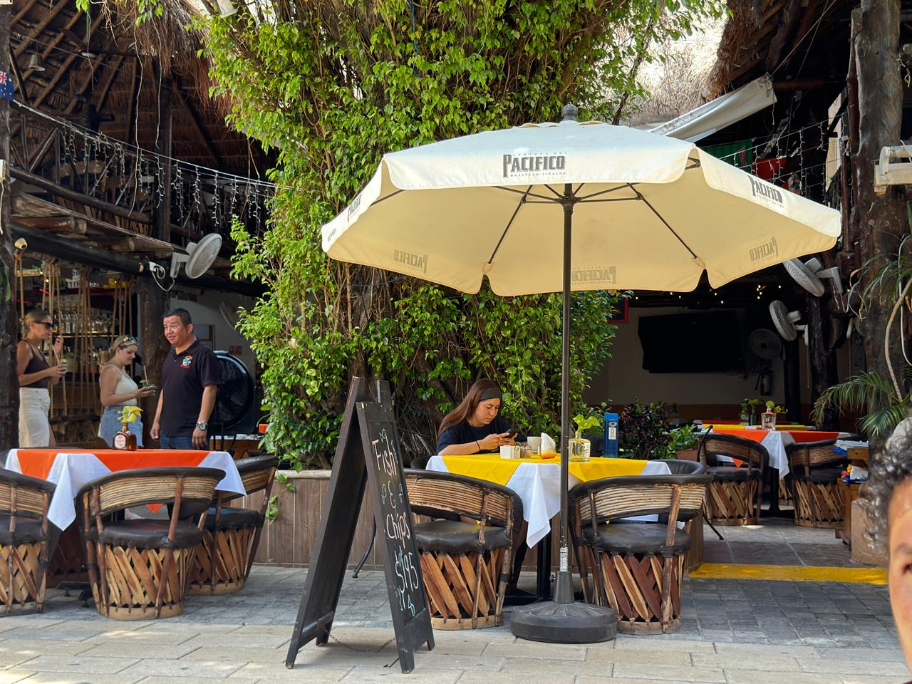 Sigue paralizada la actividad turística, el turismo estadounidense dejó tener presencia en Playa del Carmen. Sigue paralizada la actividad turística, el turismo estadounidense dejó tener presencia en Playa del Carmen.