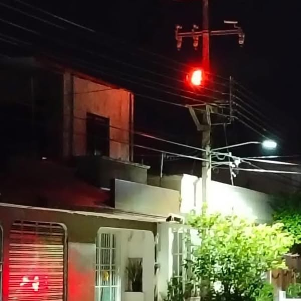 El transformador se incendió y se mantuvo así por más de 12 horas.