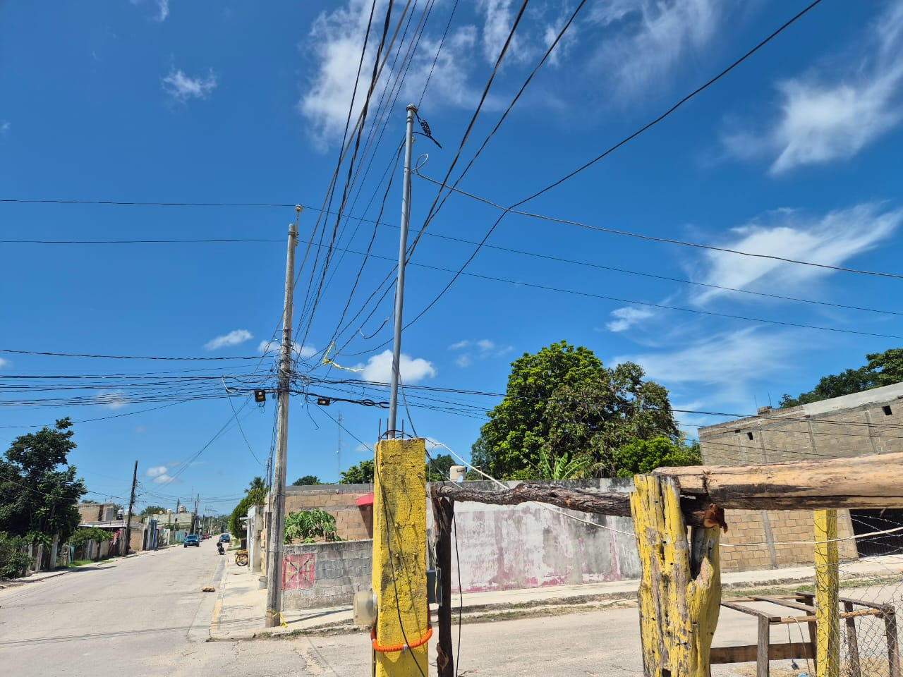 Falla eléctrica deja sin luz a familias por más de 48 horas en la calle 13