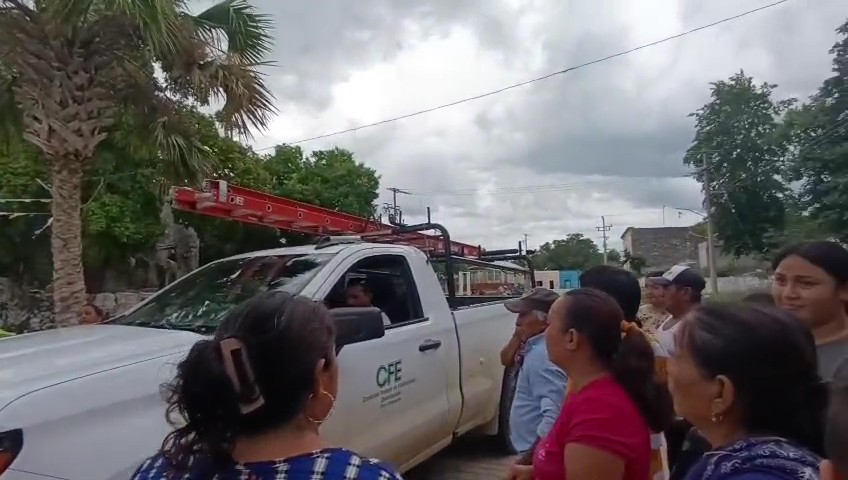 Apagones, postes dañados y protestas: crecen reclamos a la CFE en Campeche