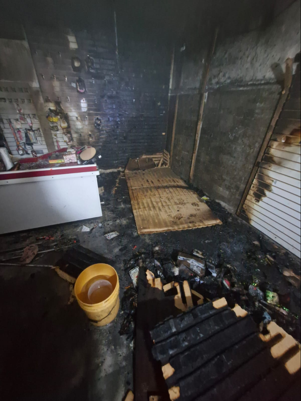 Cortocircuito provoca incendio en papelería del centro histórico