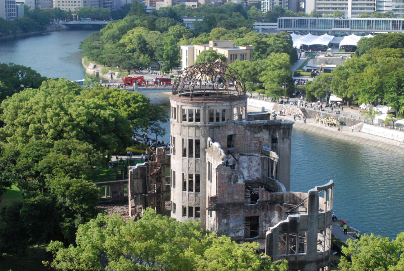 Este edificio muestra las marcas del brutal exterminio de la bomba atómica.