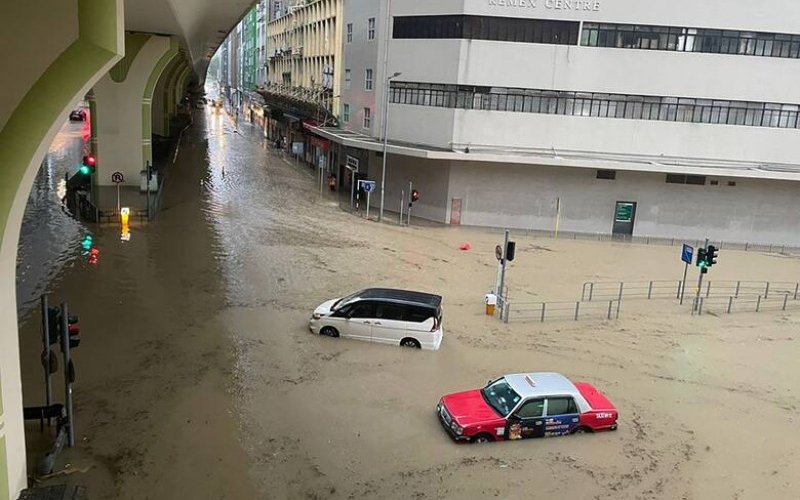 Se activa cuando la lluvia supera los 70 mm por hora, provocando efectos extremos. Se activa cuando la lluvia supera los 70 mm por hora, provocando efectos extremos.