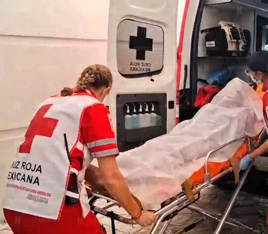 Debido a las lesiones que presentaba fue llevado al hospital Debido a las lesiones que presentaba fue llevado al hospital
