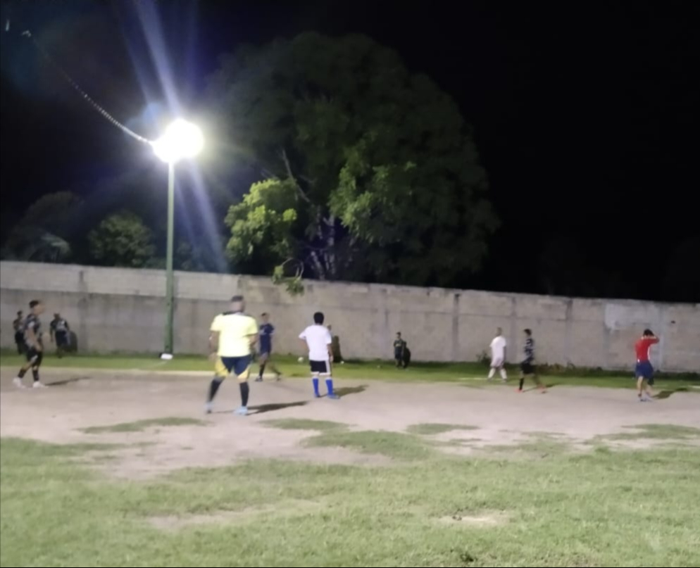 Jornada intensa en la Liga varonil de futbol 7 en Sabancuy: Felinos sacan las garras y vencen a Banco de Piedra