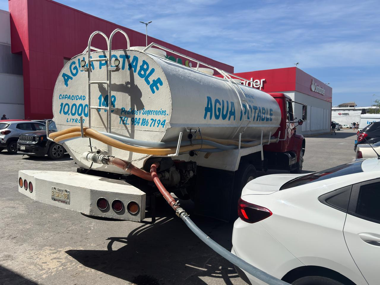 “Hace 15 años no tenía este problema": Aguakan ‘golpea’ a negocios de Playa del Carmen por falta de agua potable