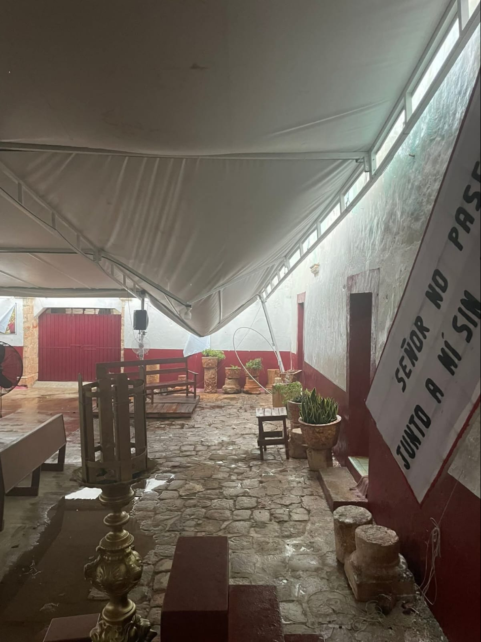 Parroquia San Luis Obispo sufre daños tras paso de tormenta en Calkiní