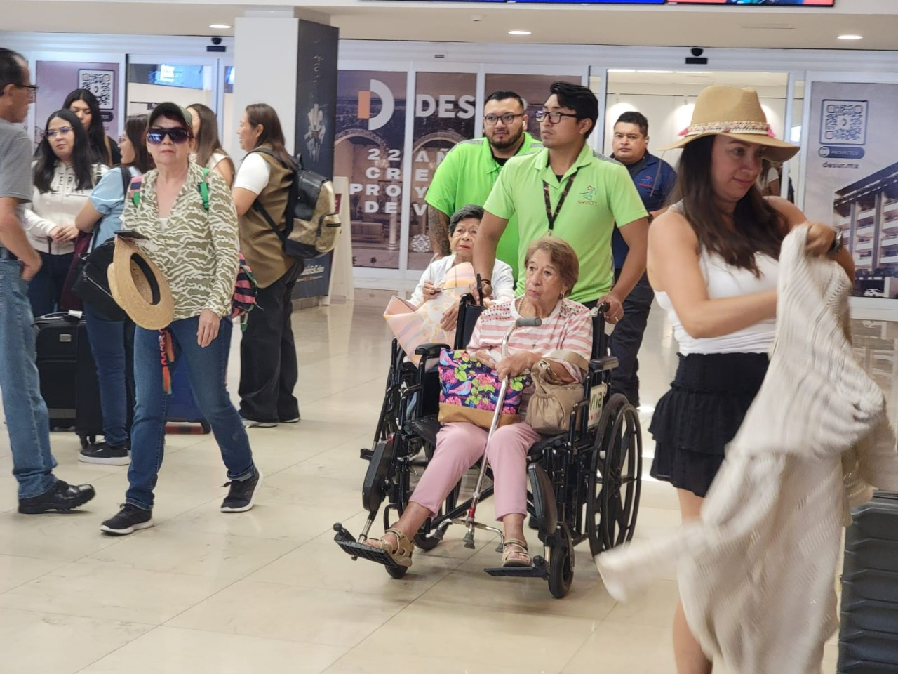 Personas mayores y con discapacidad señalan limitaciones a la movilidad en servicios turísticos