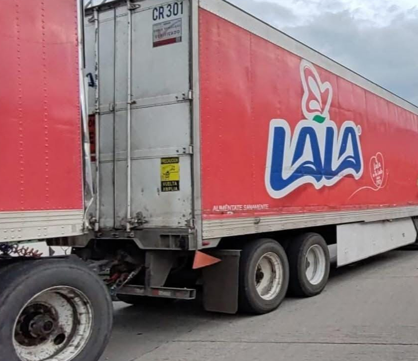 Roban cajas de leche a transportistas en Palizada y descubren el atraco en Escárcega